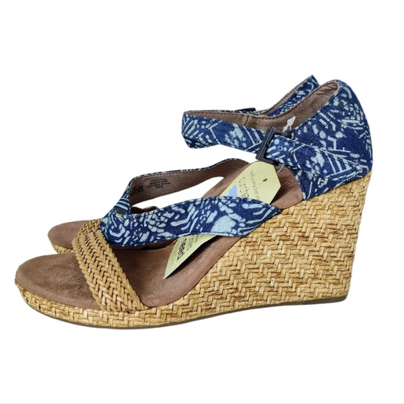 TOMS Clarissa Sandals 9.5 Blue Batik Textile Wrapped Wedge - Picture 1 of 16